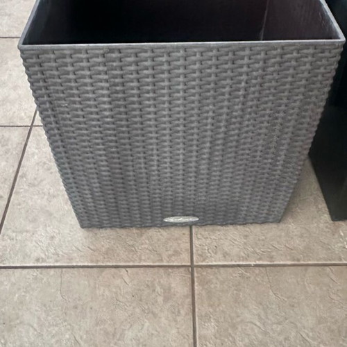 Lechuza Cube Cottage 40 self-watering planter used, brown