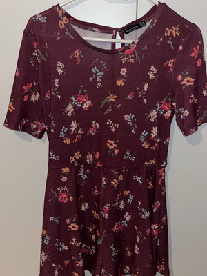 Jumpsuit μωβ φλοραλ Bershka medium σαν καινούργιο