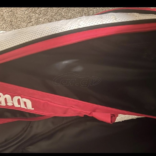 Wilson tennis bag like new with multiple compartments