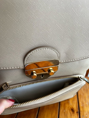Back pack like new, beige backpack