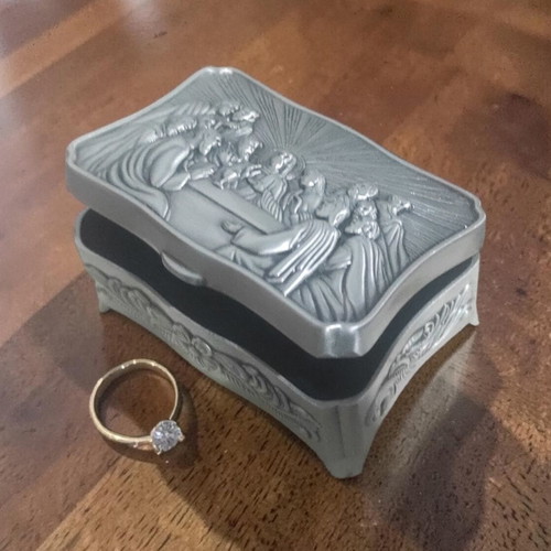 Last Supper metal and velvet box new