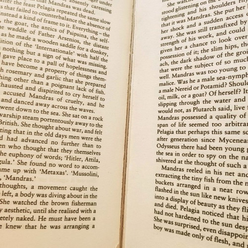 Captain Corelli's Mandolin used book in Greek