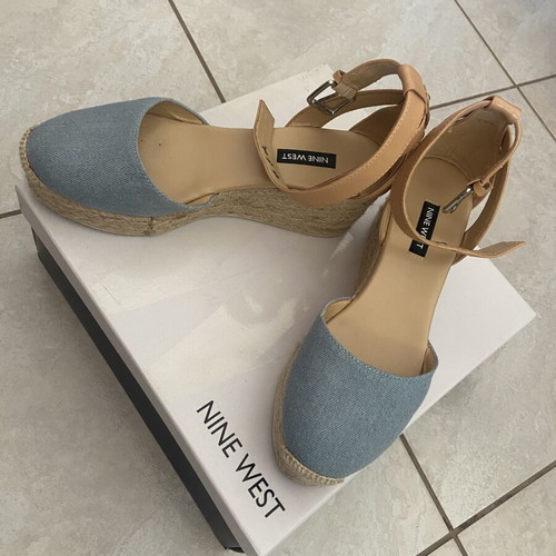 Nine West platform sandals like new, size 37, blue denim color