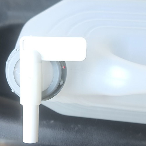 Plastic spigot for liquid containers new