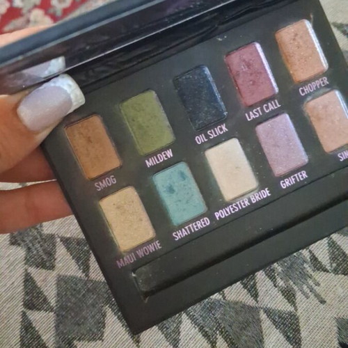 Urban Decay eyeshadow palette used