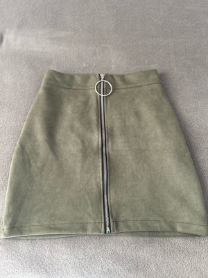 Mini skirt olive with zipper like new