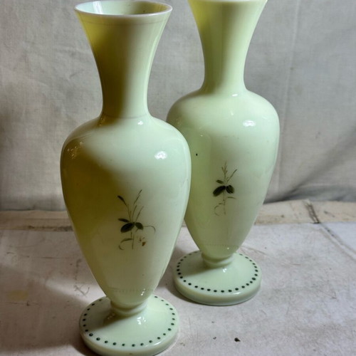 Pair of opaline vases used with uranium and embossed painting 19th century