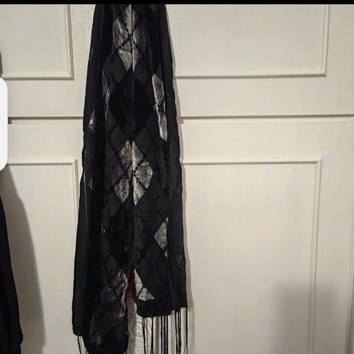 Scarf like new with fringes and transparent details black