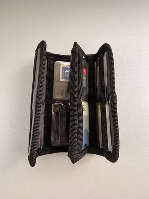 Memory card cases like new without cards