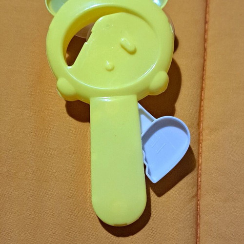 Children's hand-operated fan new with various themes