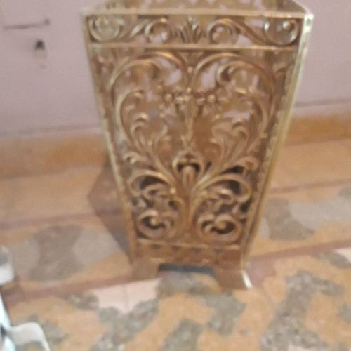 Metal umbrella stand with carving like new
