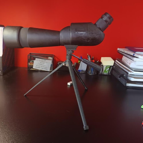 Telescope like new with sturdy construction and good material