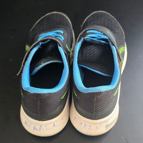 Παιδικά παπούτσια Asics αθλητικά μεταχειρισμένα, νούμερο 34,5 μαύρο και μπλε