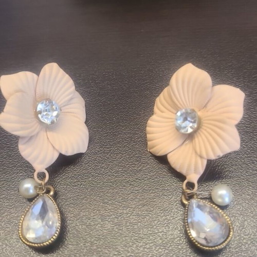 Vintage earrings new, impressive design