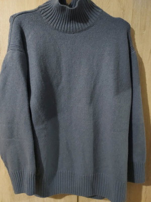 H&M knitted sweater turquoise with stand-up collar, size M, like new