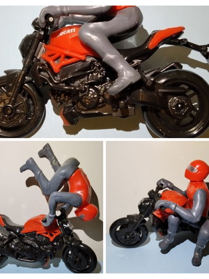 Kinder Ferrero Surprise Ducati Motorbike Maxi Sorpresa used