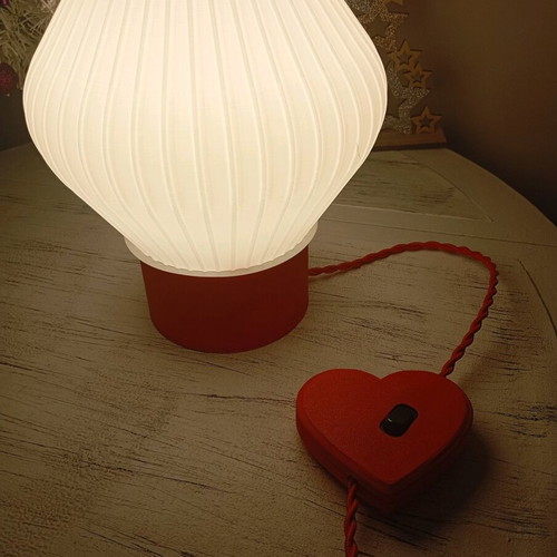 Retro lamp with white pleated shade and heart switch new