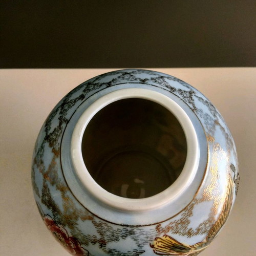Porcelain vases used, Kutani 17 cm and Gold Peony 13 cm