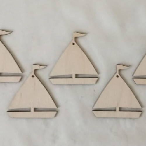 Wooden traditional sailboats with flag laser-cut, set of 5