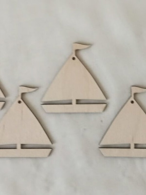 Wooden traditional sailboats with flag laser-cut, set of 5