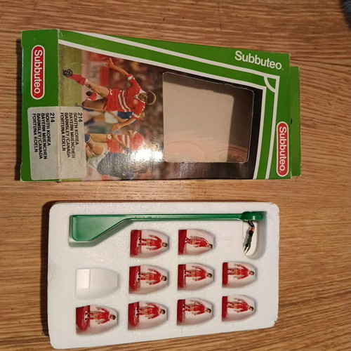 Subbuteo team Bayern Munich, South Korea, Canada, Fortuna Koeln like new