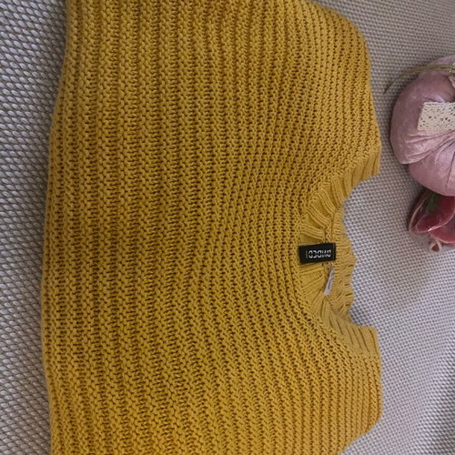 Mustard fall pullover like new, size M