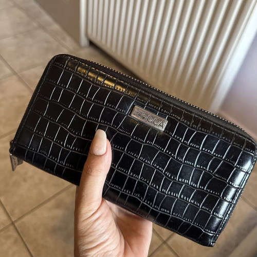 Doca women's wallet like new, black croco texture synthetic leather