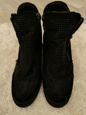 Μποτάκια σουετ με στρας Migato μαύρα σαν καινούργια, μέγεθος 38