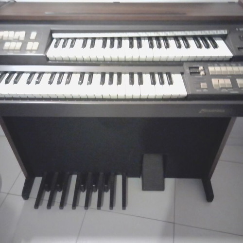 Farfisa F200 organ used, Italian made from the 90s