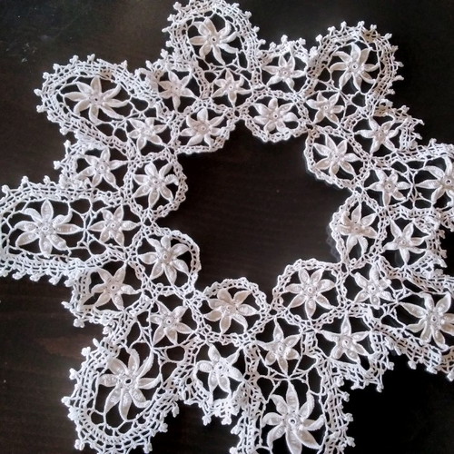 Knitted table linen new, diameter 40 cm