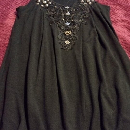 Women's sleeveless dress with lace and bead details, new