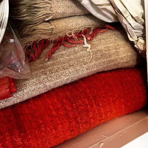Kouvertes - Chramia blankets like new, multiple pieces