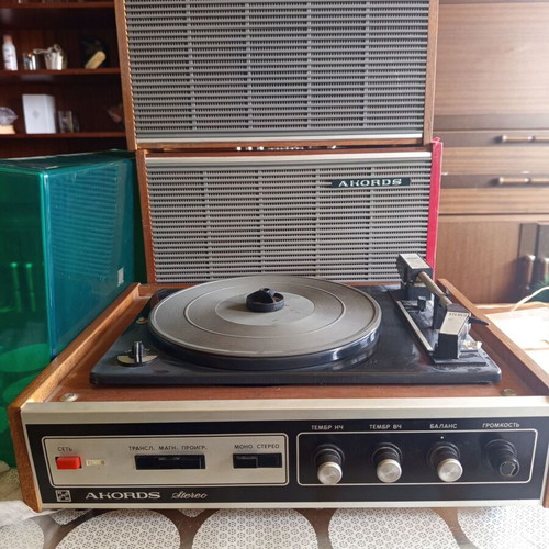 Gramophone with speakers like new