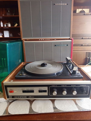 Gramophone with speakers like new