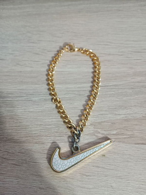Διακοσμητικό Nike με αλυσίδα μεταχειρισμένο, χρυσαφί