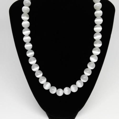 Handmade necklace with white quartz beads, length 46 cm