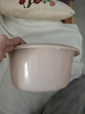 Plastic Basin beige like new