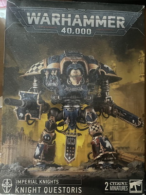 Imperial Knight Questoris miniatures like new