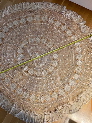 Tablecloth like new, approximately 1.5 meters diameter