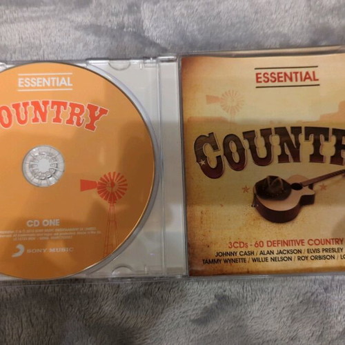 Country Essential 3 CD used, excellent condition