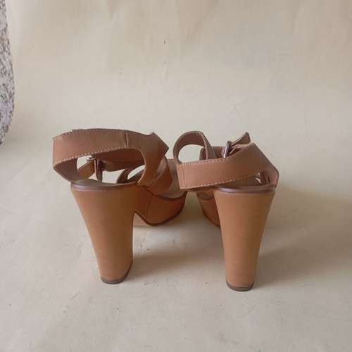 Pull & Bear beige platform sandals size 38 like new