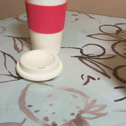 Plastic portable coffee cup large with protective grip