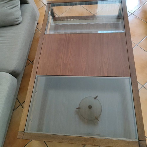 Solid wood coffee table like new