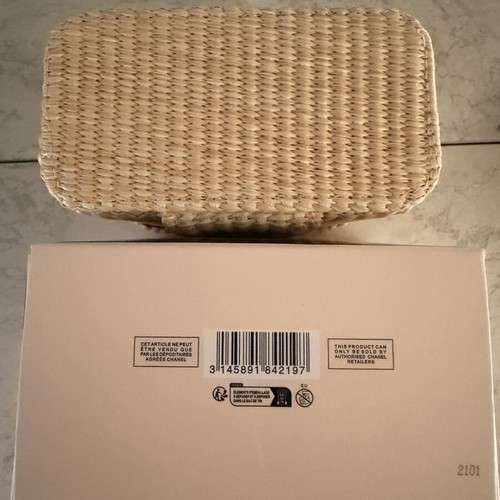 Chanel Beauté Les Beiges Cosmetic Bag new, straw design with box