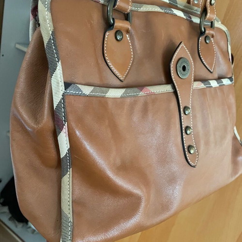 Burberry leather bag used in good condition