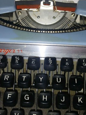 vintage γραφομηχανή Brother charger 11