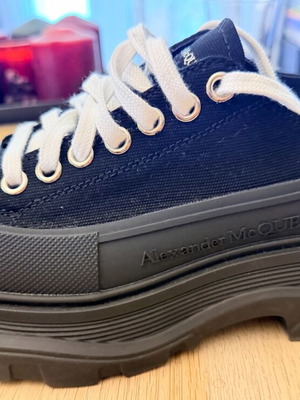 Alexander McQueen casual black shoes like new, size 41