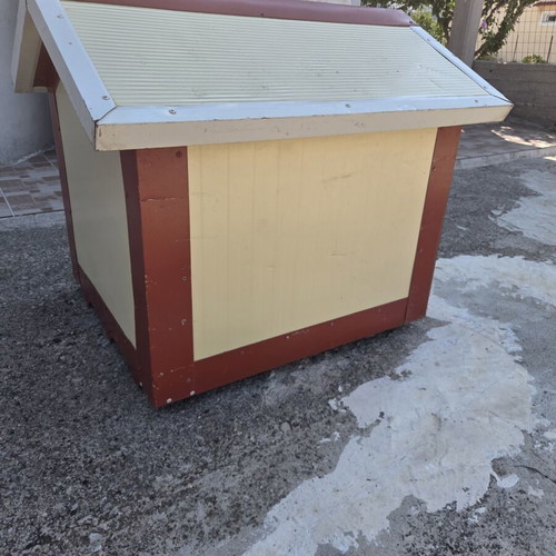 Dog kennel made of panels