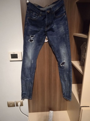 G9 Teen Jeans new with rips and black fabric, size M