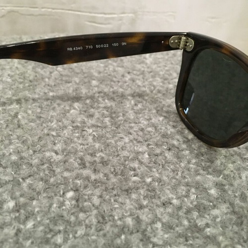 Ray-Ban Wayfarer sunglasses like new, unisex, tortoise shell frame